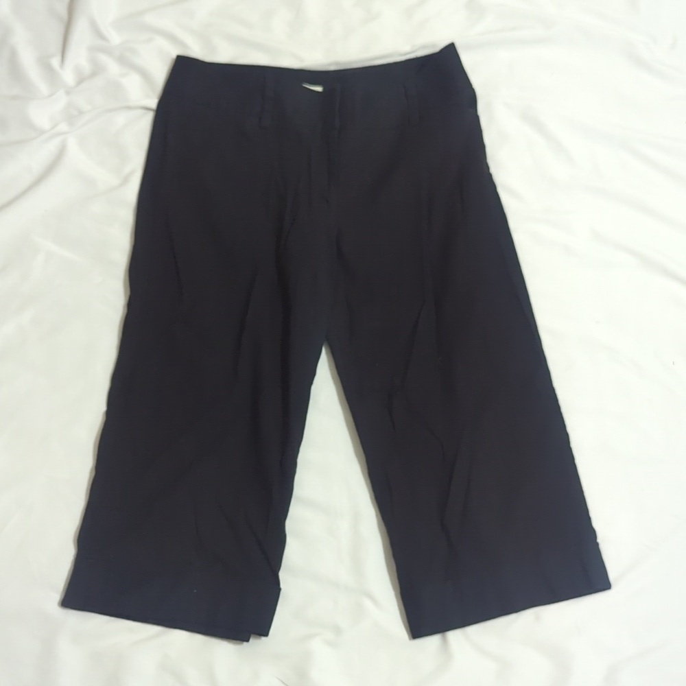 White House Black Market Legacy Capri Pants, Color Black Size 10